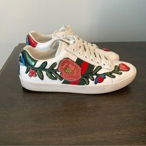 Floral striped sneakers, size 7